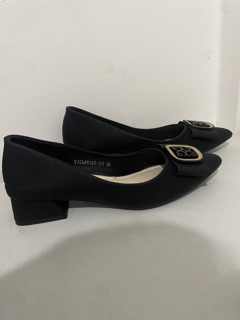 J's Black Flats with Buckle - Size 39 (Category: Flats & Sandals) located in Manolo Fortich. Submitted by pbangot (Listing ID 1422631906, Image 2). Description: Used once for my graduation .