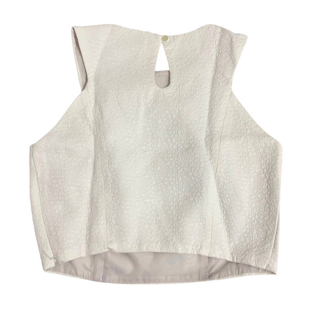 Just G top (Category: Sleeveless) located in Pasay City. Submitted by cloudeclutters (Listing ID 1422562641, Image 3). Description: Please read before you order 🌸 Fits XS-S 🌸 Payment first, No COD 🌸 Payment thru Gcash 🌸 Delivery thru J&T/Lalamove. I'm located at pasay Guaranteed that what you see is what you get.