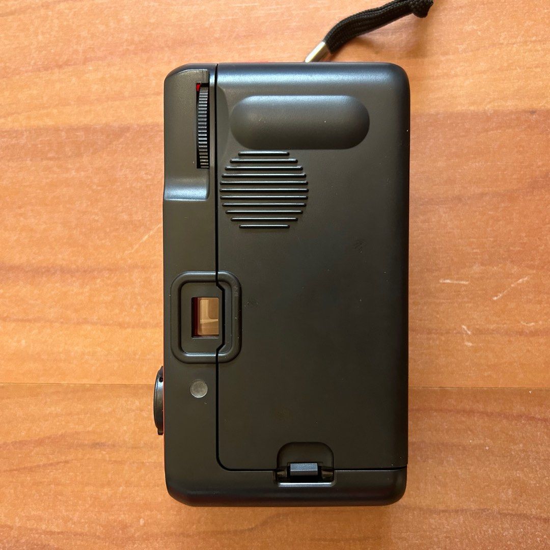 K-200 Holga film camera (Category: Cameras) located in Las Pinas. Submitted by pl4y_it_4g4in (Listing ID 1422618063, Image 3). Description: New Tested with battery and dummy film No issue With battery (1 AA), box, manual, pouch, and wrist strap.