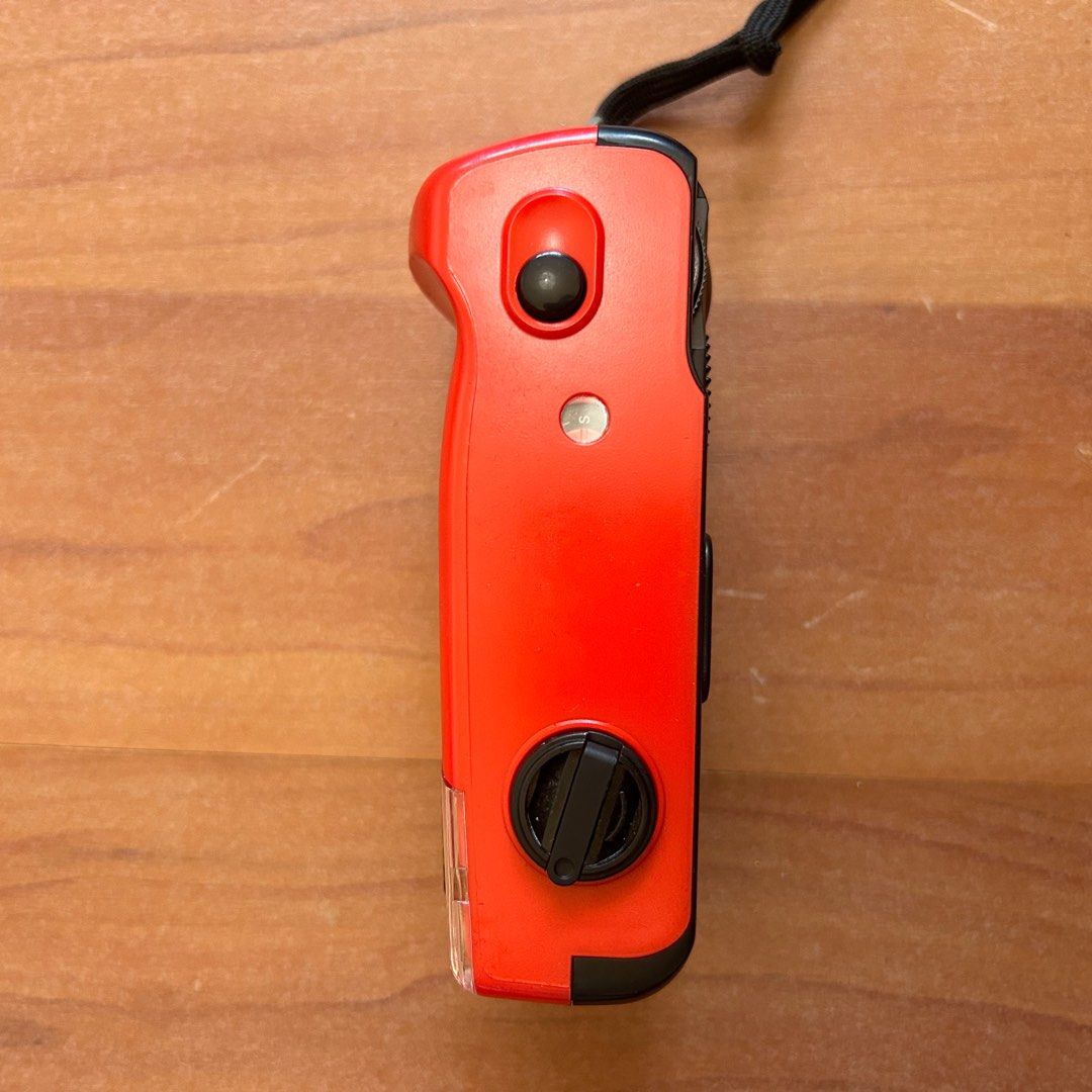 K-200 Holga film camera (Category: Cameras) located in Las Pinas. Submitted by pl4y_it_4g4in (Listing ID 1422618063, Image 2). Description: New Tested with battery and dummy film No issue With battery (1 AA), box, manual, pouch, and wrist strap.
