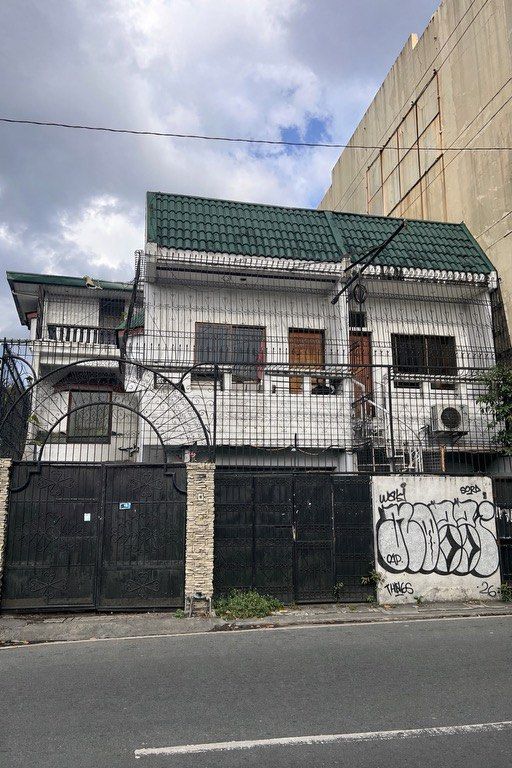 Kamuning quezon city for sale (Category: House & Lot) located in Quezon City. Submitted by buyhoardsell (Listing ID 1422619539, Image 1). Description: income generating location near abs,gma,st lukes,new manila the new shangrila condo,rob magnolia mall ,solaire north,trinoma. 4 schools. In the middle of cubao and kamuning area And All within 10mins walk to church,tomas morato,wet market,mercury,puregold and robinsons grocery,4 banks in the area,3