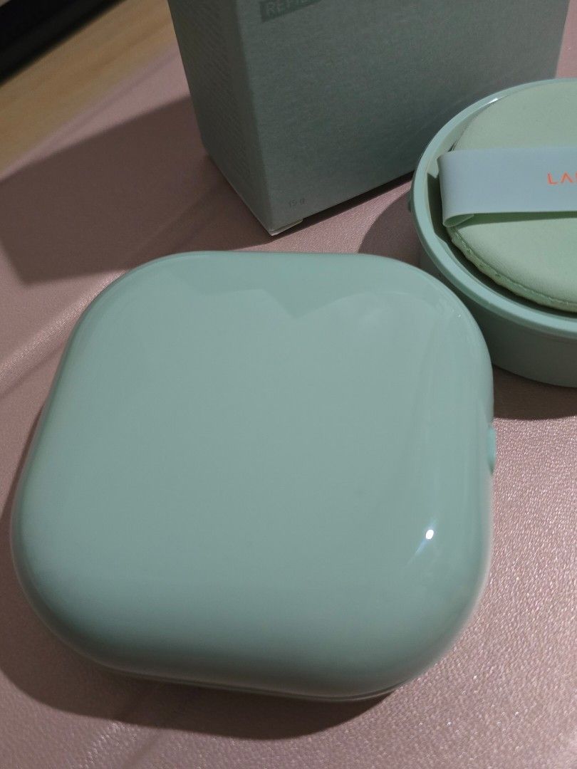 Laneige Neo Cushion- CASE ONLY (Category: Makeup) located in Makati City. Submitted by jangmiscloset (Listing ID 1422704678, Image 2). Description: - Laneige Neo Cushion compact - Light green case - Comes with the original box - Can fit other types of laneige cushion.