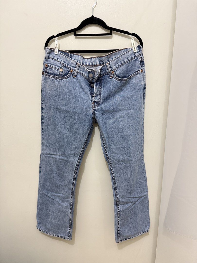 Levi's Light Wash Denim Jeans (Category: Jeans) located in Mandaluyong City. Submitted by veronica3000 (Listing ID 1422610816, Image 1). Description: - Classic Levi's denim jeans - Light wash - Straight leg fit - Button fly - Five-pocket design - Levi's red tab on back pocket - Slightly faded look - Perfect for everyday wear 34 inches.