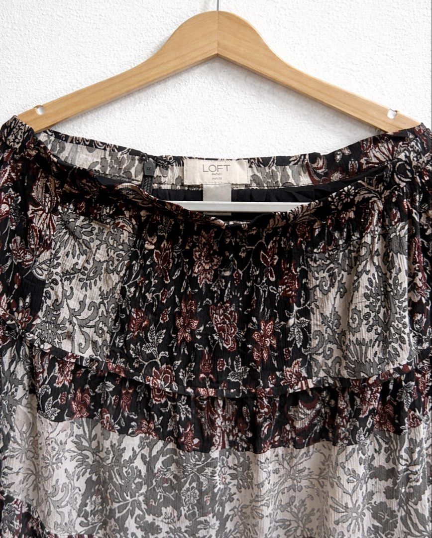 LOFT Floral Tiered Skirt (Category: Skirts) located in Quezon City. Submitted by rhaez (Listing ID 1422631941, Image 2). Description: - LOFT floral tiered skirt - Color: Black, white, and brown - Features an elastic waistband - Flowy silhouette - Lightweight fabric - Perfect for warm weather - Unique tiered design - LOFT brand.