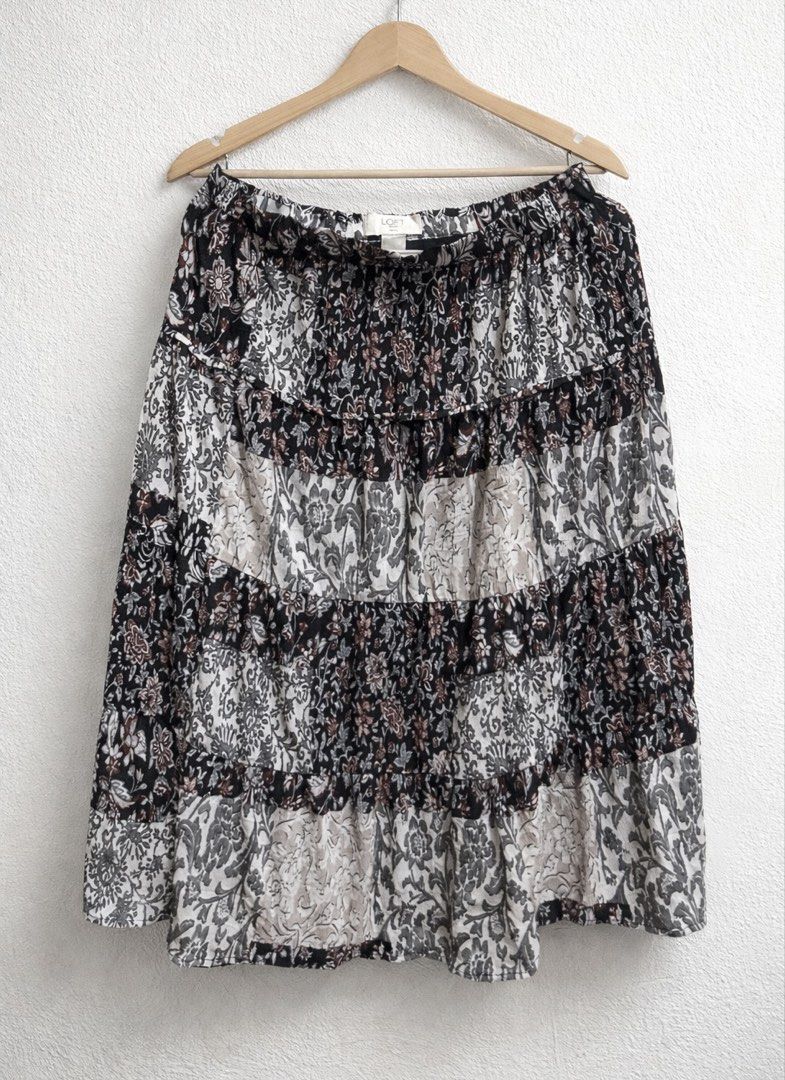 LOFT Floral Tiered Skirt (Category: Skirts) located in Quezon City. Submitted by rhaez (Listing ID 1422631941, Image 1). Description: - LOFT floral tiered skirt - Color: Black, white, and brown - Features an elastic waistband - Flowy silhouette - Lightweight fabric - Perfect for warm weather - Unique tiered design - LOFT brand.