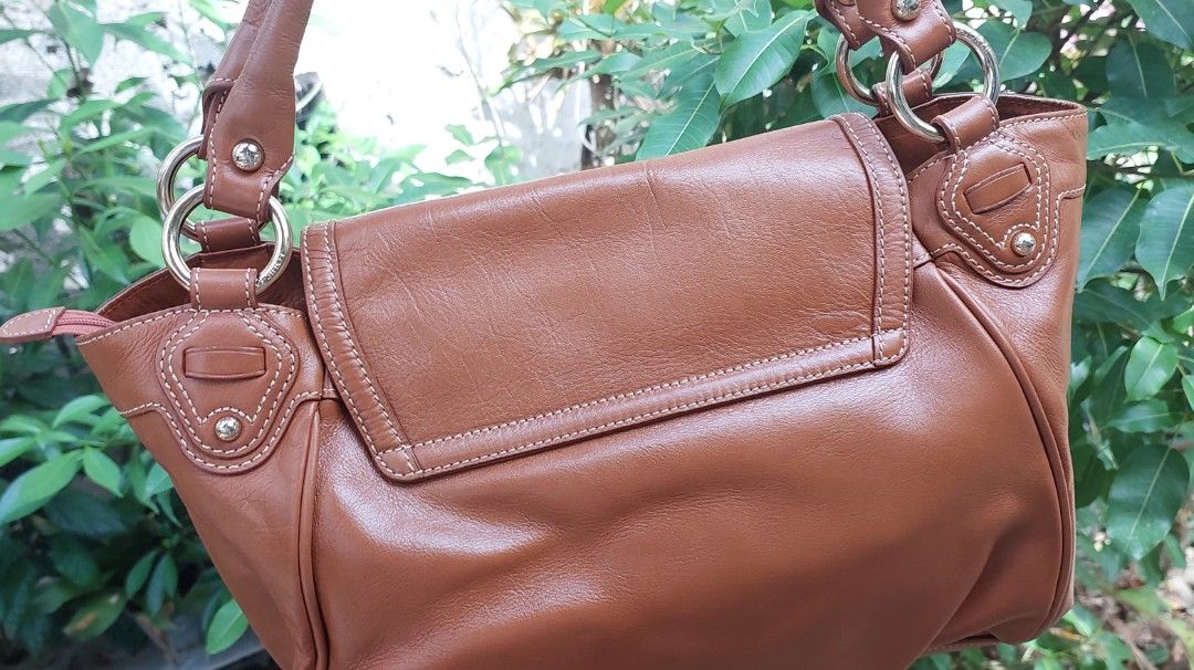 Louie Quartorze (LQ) Tote Short Handle (Category: Luxury Bags & Wallets) located in Gapan. Submitted by purseofjune (Listing ID 1422604447, Image 3). Description: - Brown leather handbag - Flap closure - Gold-tone hardware - Double handles - Spacious interior - Classic design - almost new condition - medium size.