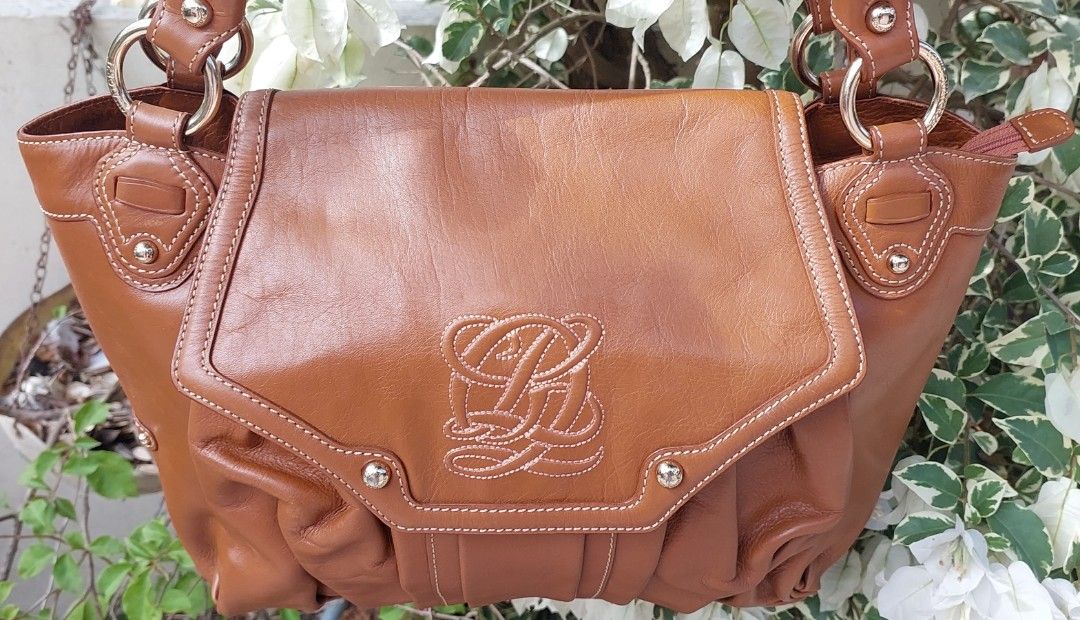 Louie Quartorze (LQ) Tote Short Handle (Category: Luxury Bags & Wallets) located in Gapan. Submitted by purseofjune (Listing ID 1422604447, Image 2). Description: - Brown leather handbag - Flap closure - Gold-tone hardware - Double handles - Spacious interior - Classic design - almost new condition - medium size.