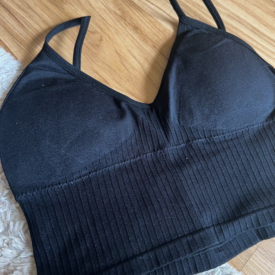 Lovette Seamless Crop Top - Black - Medium (Category: Sleeveless) located in Cebu City. Submitted by stylesourceph (Listing ID 1422609468, Image 2). Description: Used once only for a party Can pass off as brand new Location: Cebu City Shipping: J&T Delivery: Maxim or Grab.
