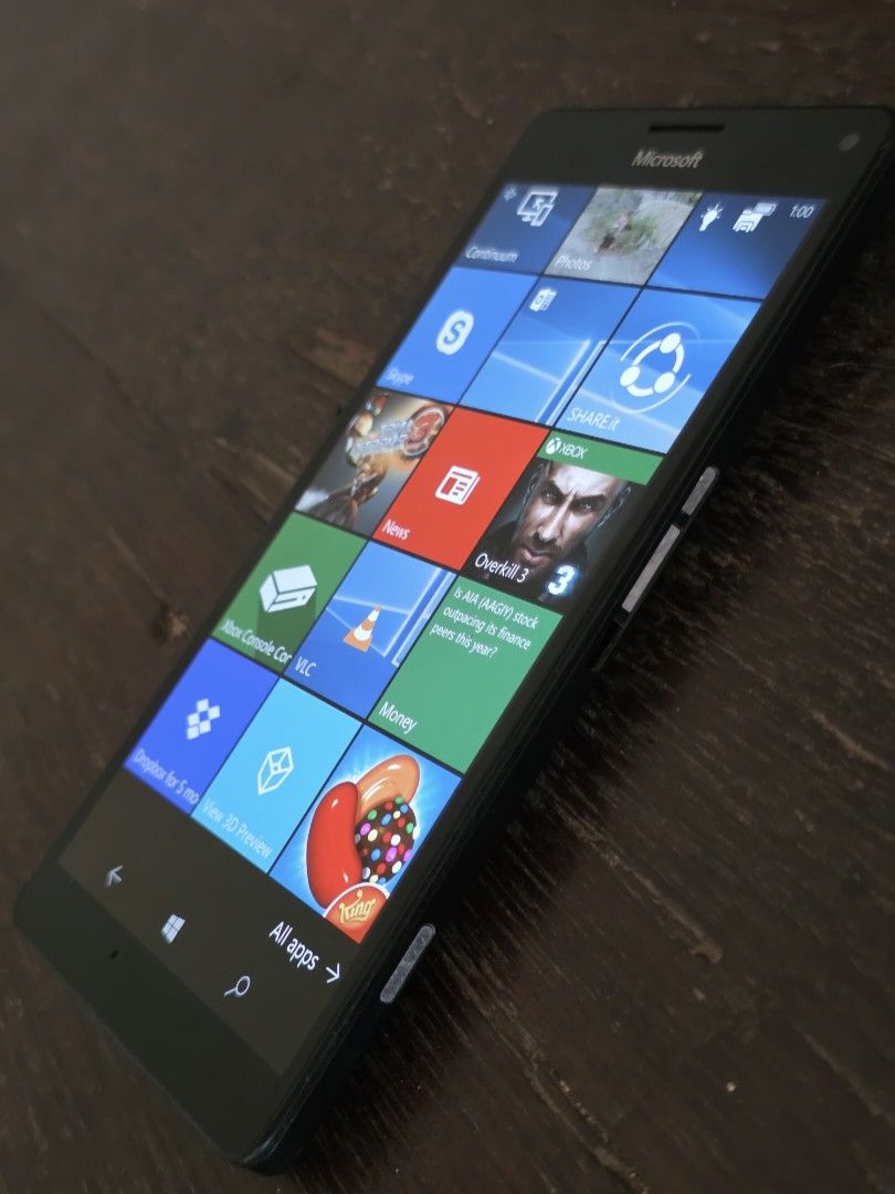 Microsoft Lumia 950XL (Category: Early Generation Mobile Phones) located in Narra. Submitted by cpaddict (Listing ID 1239461380, Image 2). Description: Nagagamit pa ng maayos sa call at text limited na nga lang ibang apps niya dahil hindi na supported ng Microsoft. Malinaw kuha ng cam maganda rin ang tunog ng speaker. Issue buttons on power on and up hindi na masyadong napipindot nabawasan na ng down button natanggal hindi ko na makita..