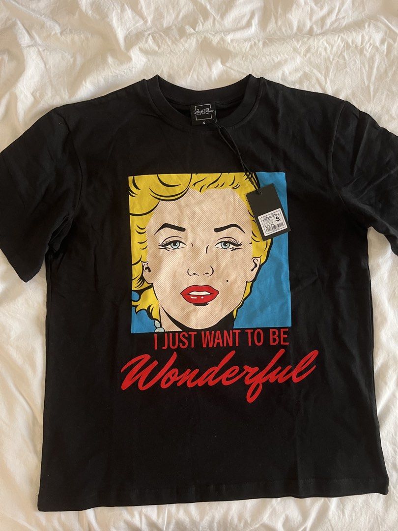 Marilyn Monroe Graphic Tee - Size S (Category: Tshirts & Polo Shirts ) located in Santa Cruz. Submitted by beautsbees (Listing ID 1422697154, Image 1). Description: - Brand: Marilyn Monroe - Size: Small - Condition: New with tags - Design: Marilyn Monroe graphic - Quote: "I JUST WANT TO BE Wonderful" - Item: Black t-shirt.