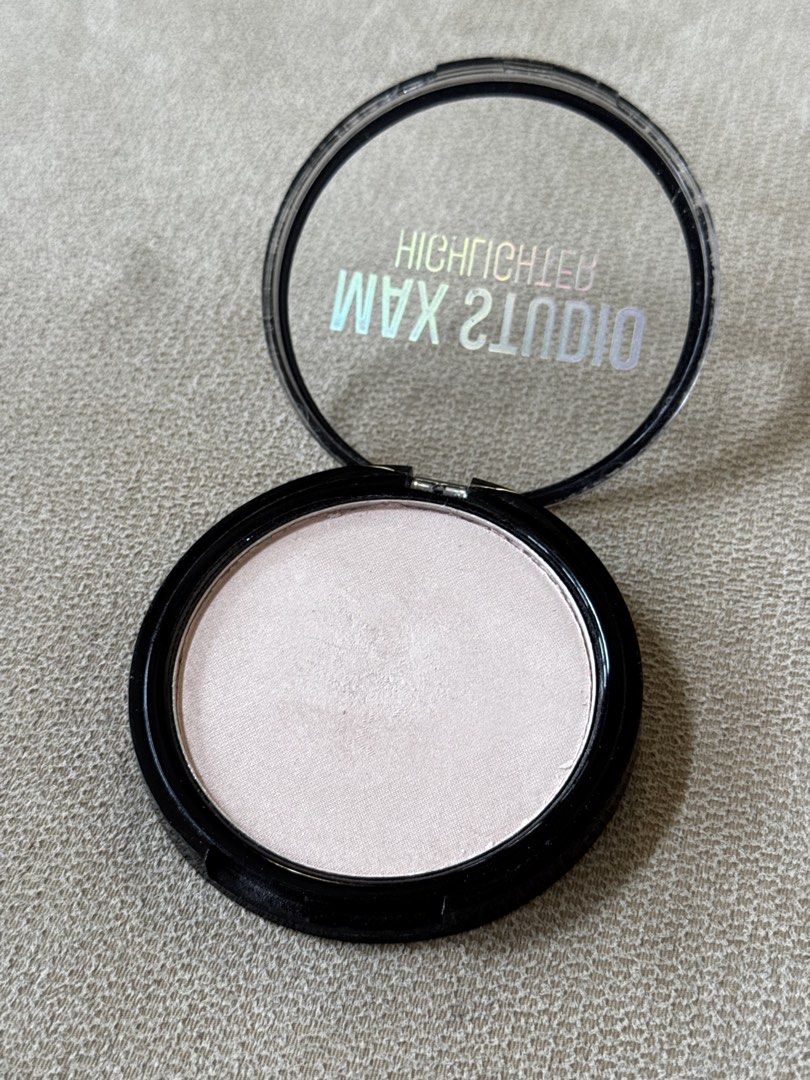 max studio highlighter (authentic) (Category: Makeup) located in Manila. Submitted by _____car0usell (Listing ID 1422594386, Image 2). Description: bought this in LA, USA not sure if i was able to use this too; light swatches only expiration dates are unknown rfs: decluttering 🌎♻️ personal closet sale • not thrifted unless stated • items are kept safely stored and no longer used once posted check out my page for other items & bundles for discoun