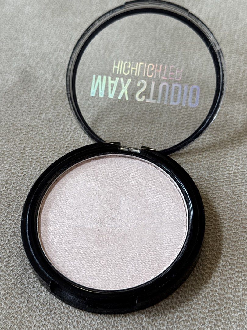 max studio highlighter (authentic) (Category: Makeup) located in Manila. Submitted by _____car0usell (Listing ID 1422594386, Image 3). Description: bought this in LA, USA not sure if i was able to use this too; light swatches only expiration dates are unknown rfs: decluttering 🌎♻️ personal closet sale • not thrifted unless stated • items are kept safely stored and no longer used once posted check out my page for other items & bundles for discoun