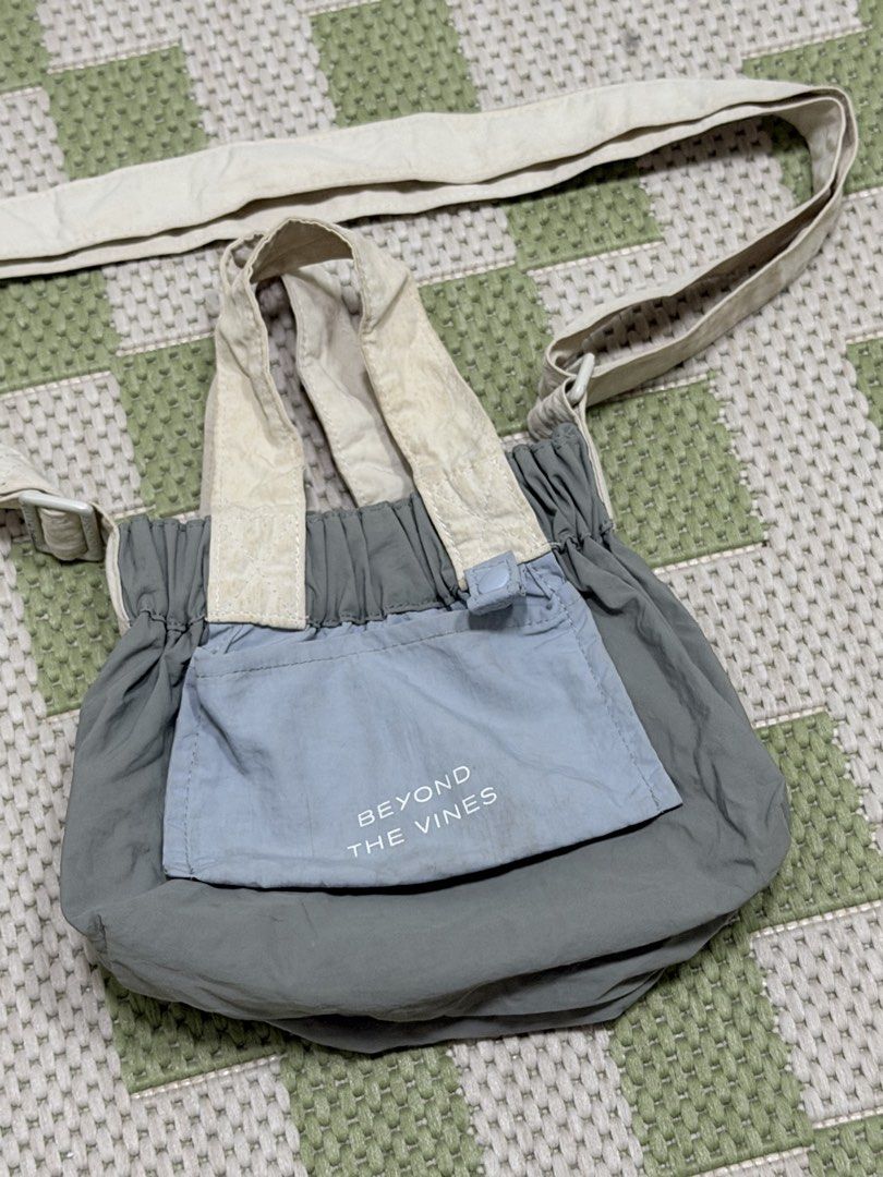 Micro Dumpling Bag Beyond The Vines (Category: Cross-body Bags) located in Taguig. Submitted by issa23fourfive (Listing ID 1421873818, Image 3). Description: - Beyond The Vines Micro Dumpling Bag - Limited edition color way No major issues and flaws, just need deep cleaning .