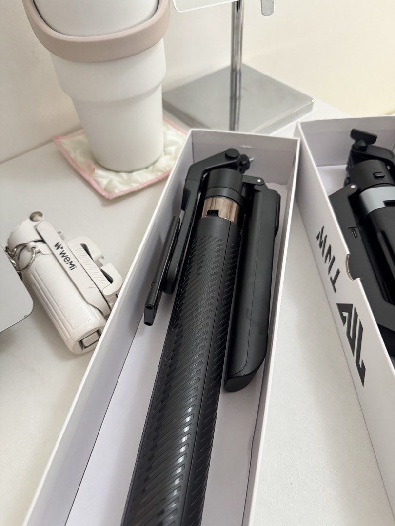 MODOFO AI Tracking Tripod with 2pcs Lights (Category: Tripods & Monopods) located in Manila. Submitted by dailyby.lily (Listing ID 1422695061, Image 2). Description: - Compact and foldable for easy travel and storage - Compatible with smartphones and cameras - No box, pouch only.