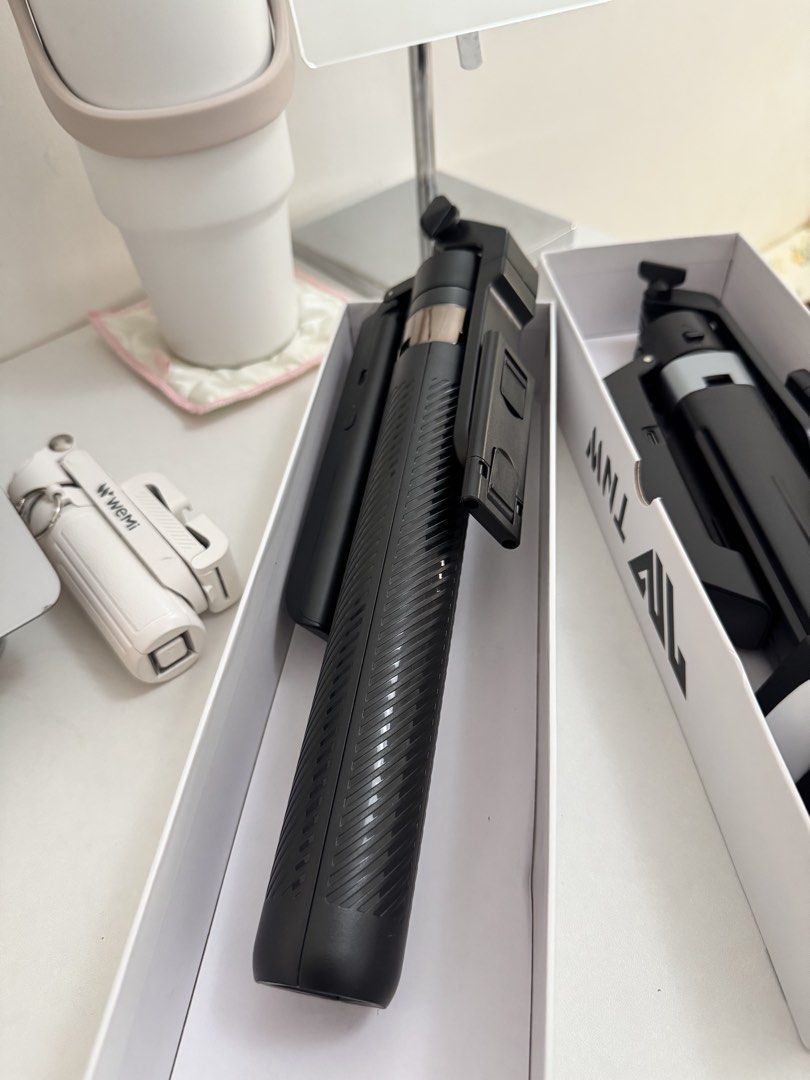 MODOFO AI Tracking Tripod with 2pcs Lights (Category: Tripods & Monopods) located in Manila. Submitted by dailyby.lily (Listing ID 1422695061, Image 3). Description: - Compact and foldable for easy travel and storage - Compatible with smartphones and cameras - No box, pouch only.