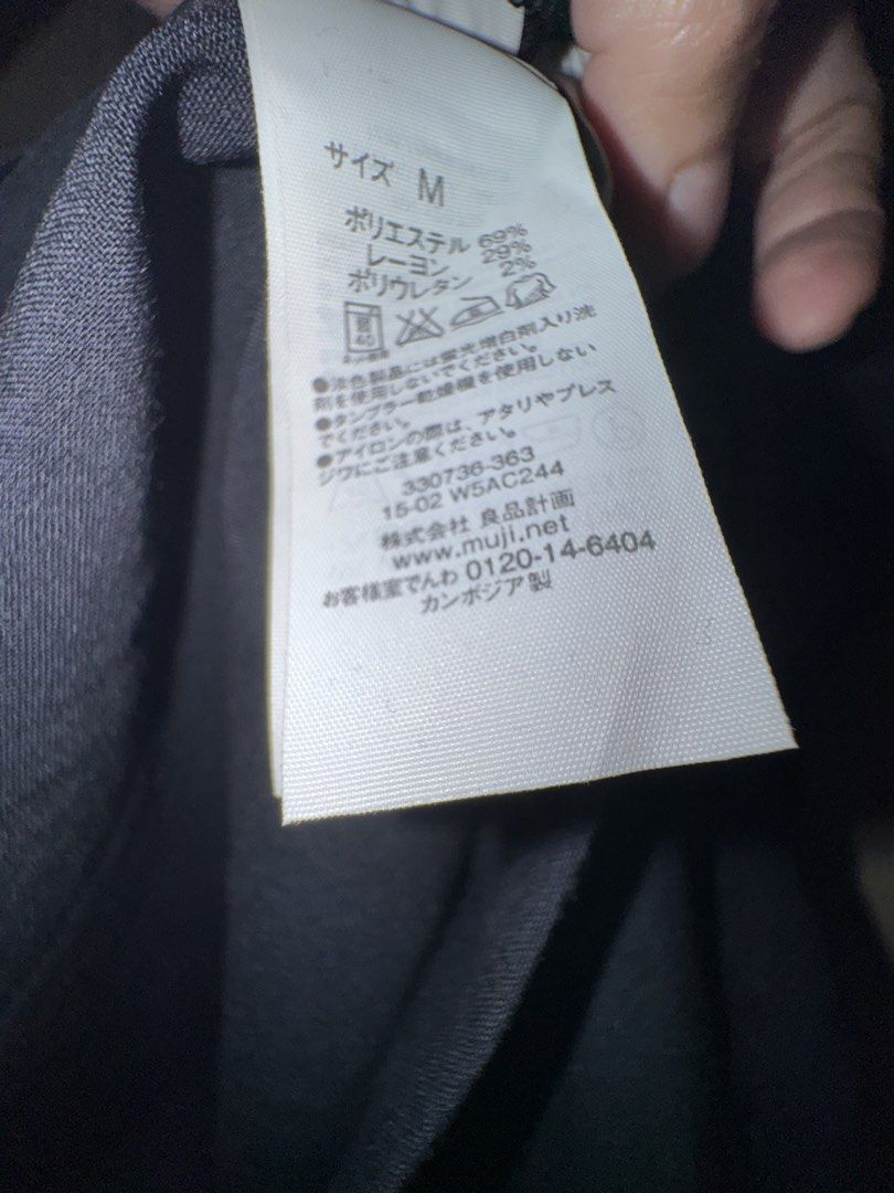 MUJI Black Dress - Size M (Category: Dresses) located in Taguig. Submitted by batsybats (Listing ID 1422577968, Image 3). Description: Muji Quarter sleeves knee length dress Minimlaist design for an elegant impression Black Medium Not worn Negotiable.