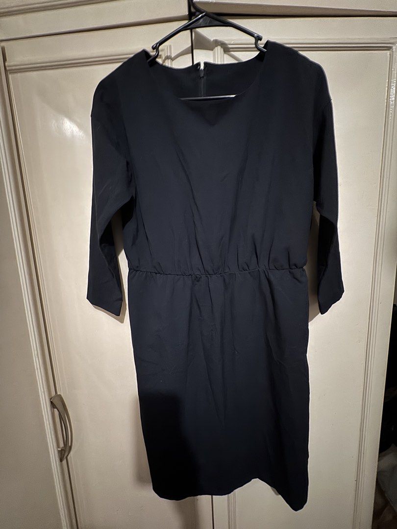MUJI Black Dress - Size M (Category: Dresses) located in Taguig. Submitted by batsybats (Listing ID 1422577968, Image 1). Description: Muji Quarter sleeves knee length dress Minimlaist design for an elegant impression Black Medium Not worn Negotiable.
