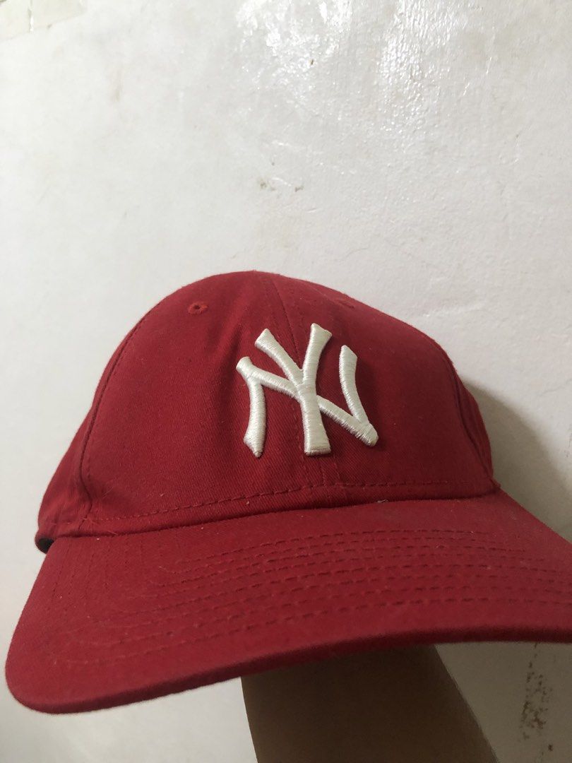 New Era Caps [Vintage] BUNDLE (Category: Caps & Hats) located in Muntinlupa City. Submitted by prunestch (Listing ID 1422582299, Image 2). Description: rfs: decluttering Medyo faded na yung loob ng dc Stiff pa yung crown, need lang istructure uli DC Pinstripe Snapback - ₱250 New York Yankee Cap - ₱500 Starwars Cap Dedicated Brand - ₱1200 VANS CAP SOLD Bundle: ₱1500 Pm for more pics.