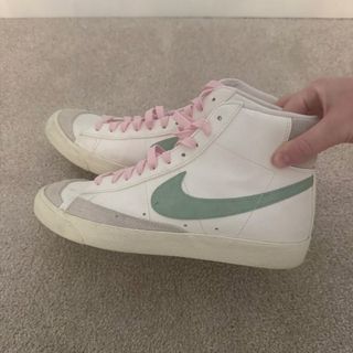 （分類：）位於 。 由 lallasese 提交（商品編號 1422689555，圖片 1）。簡介： 。