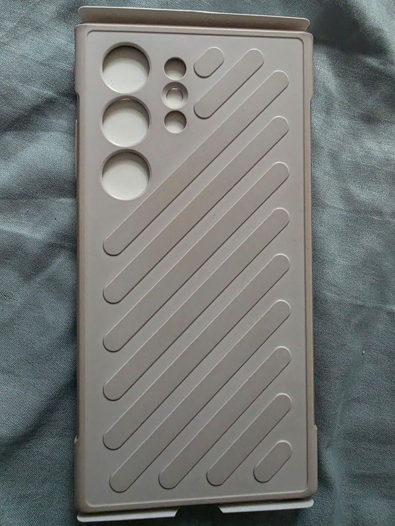 Original Shield Case (Category: Cases & Sleeves) located in Quezon City. Submitted by highonspotlight (Listing ID 1422603424, Image 2). Description: - Original Shield Case for Samsung Galaxy S24 Ultra - Stylish diagonal design - Designed for a perfect fit .