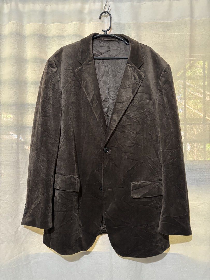 Oversize Brown Velvet Blazer (Category: Coats, Jackets and Outerwear) located in Iriga City. Submitted by cuffph (Listing ID 1422550703, Image 1). Description: - Oversize brown velvet blazer - Two-button closure - Notched lapels - Two front pockets - Soft, textured appearance - Ideal for formal and semi-formal events.