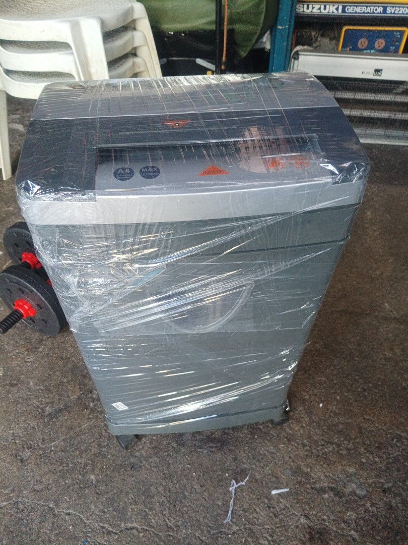 Peach Silver Line 1200XCD document shredder (Category: Office & Business Technology) located in Las Pinas. Submitted by jaziyah4 (Listing ID 1422550181, Image 2). Description: This office-ready document shredder can shred not only documents but also CDs. With its elegant silver head and dark gray body, the Peach 1200XCD blends seamlessly into any interior. One of the world's best-selling models, the Peach 1200XCD boasts exceptional reliability, r