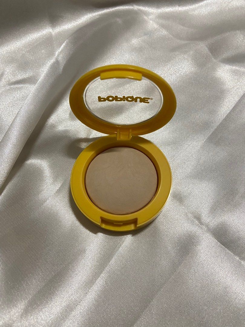 POPIQUE set and smooth baked powder (Category: Makeup) located in Manila. Submitted by closet.by.ika (Listing ID 1422667832, Image 2). Description: Never been used Shade: fair light 1-2 Rfs: hindi nagagamit .