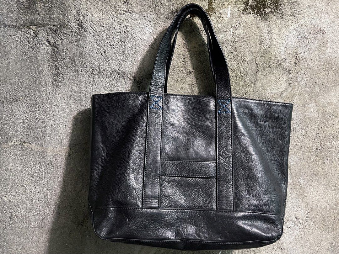 Rare Visvim Homer Tote Bag Leather (Category: Luxury Bags & Wallets) located in Manila. Submitted by thevintage90_sretro. (Listing ID 1422646642, Image 2). Description: visvim Homer Tote, specifically a version crafted from vegetable-tanned leather. It is a refined leather tote designed with a large storage capacity and a supple leather finish. Key Features Material: Premium vegetable-tanned (veggie) cowhide or horsehide leather. Design: Features