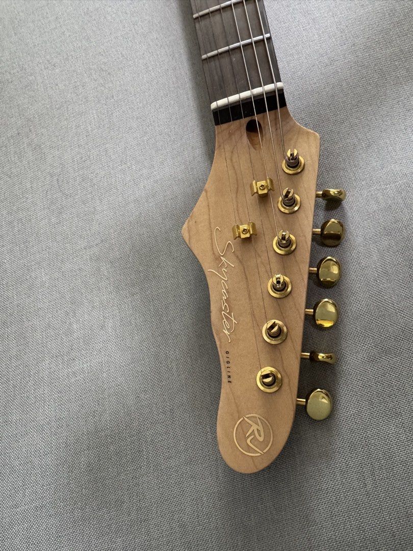 RJ Guitar Skycaster - Mirrortone SE OLIVE (Category: Musical Instruments) located in Pasig City. Submitted by jeimso (Listing ID 1422601403, Image 3). Description: Bought last Dec 2025 Like new Rfs: bought another guitar Comes w hardcase Negotiable.