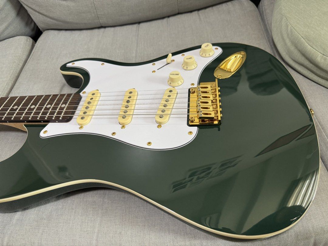 RJ Guitar Skycaster - Mirrortone SE OLIVE (Category: Musical Instruments) located in Pasig City. Submitted by jeimso (Listing ID 1422601403, Image 2). Description: Bought last Dec 2025 Like new Rfs: bought another guitar Comes w hardcase Negotiable.