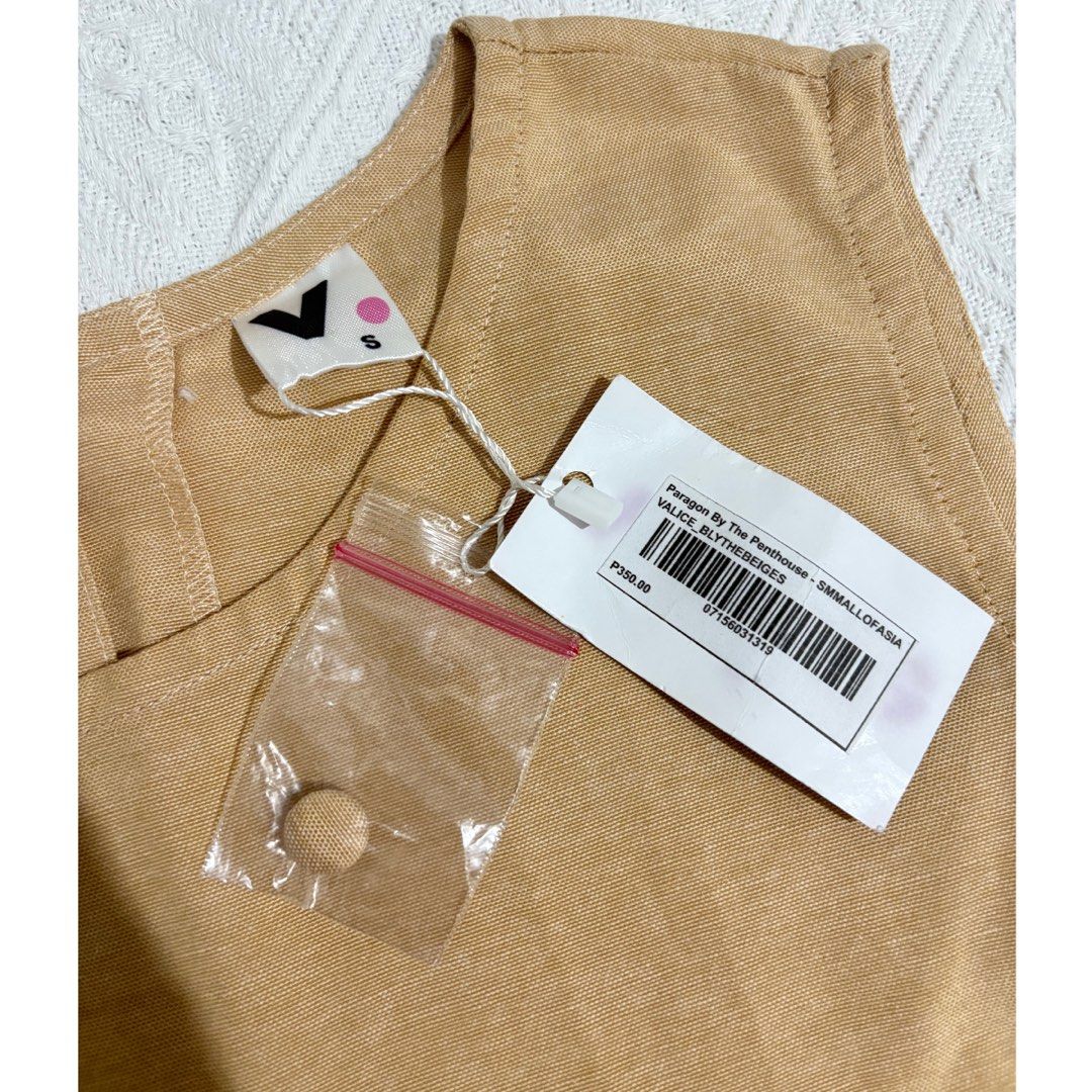 Satin brown top bnwt (Category: Sleeveless) located in Pasay City. Submitted by cloudeclutters (Listing ID 1422562348, Image 2). Description: Please read before you order 🌸 Fits XS-S 🌸 Payment first, No COD 🌸 Payment thru Gcash 🌸 Delivery thru J&T/Lalamove. I'm located at pasay Guaranteed that what you see is what you get.