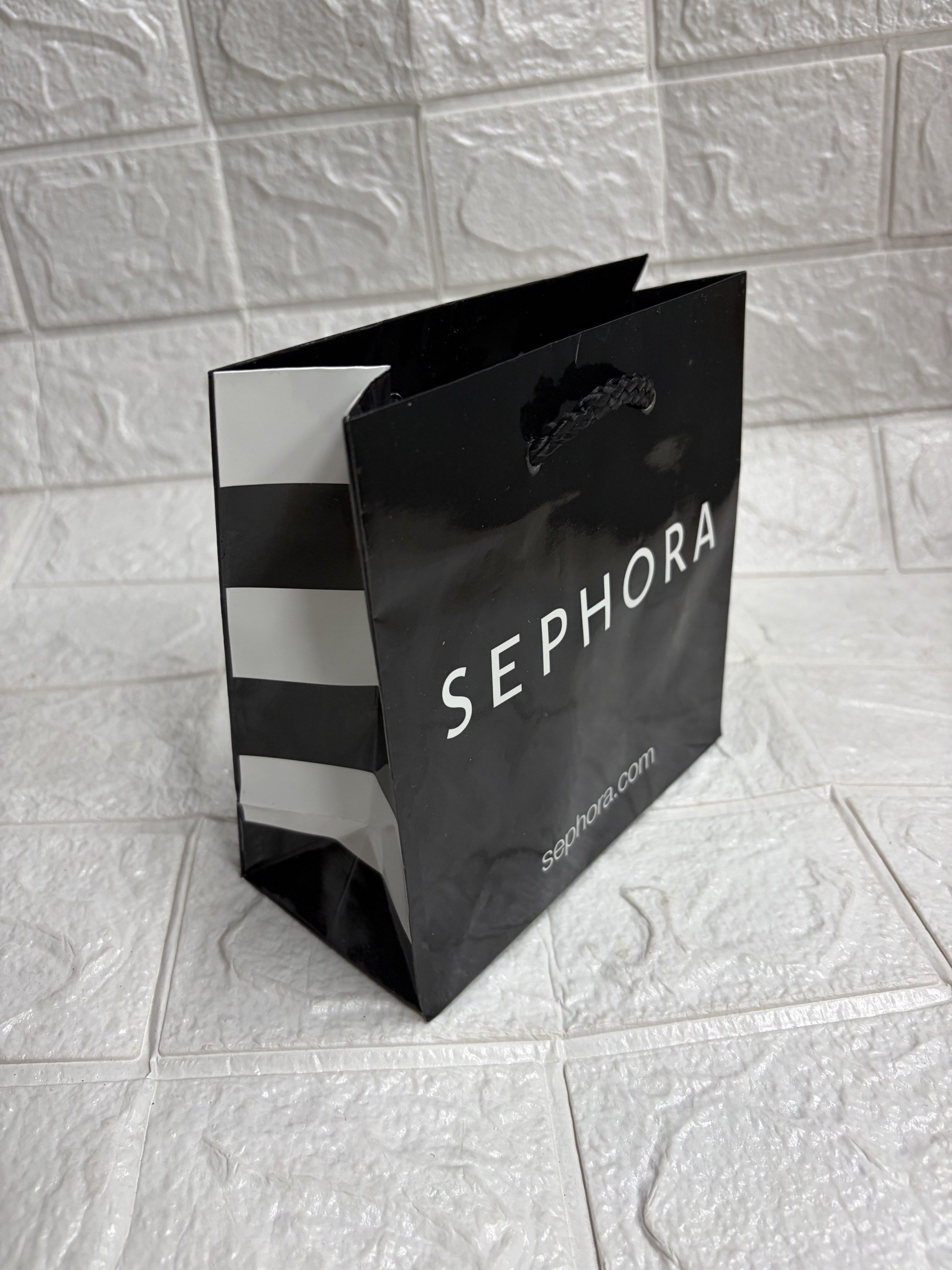 Sephora mini paperbag (Category: Face Care) located in Manila. Submitted by thekidshop (Listing ID 1422667684, Image 1). Description: .