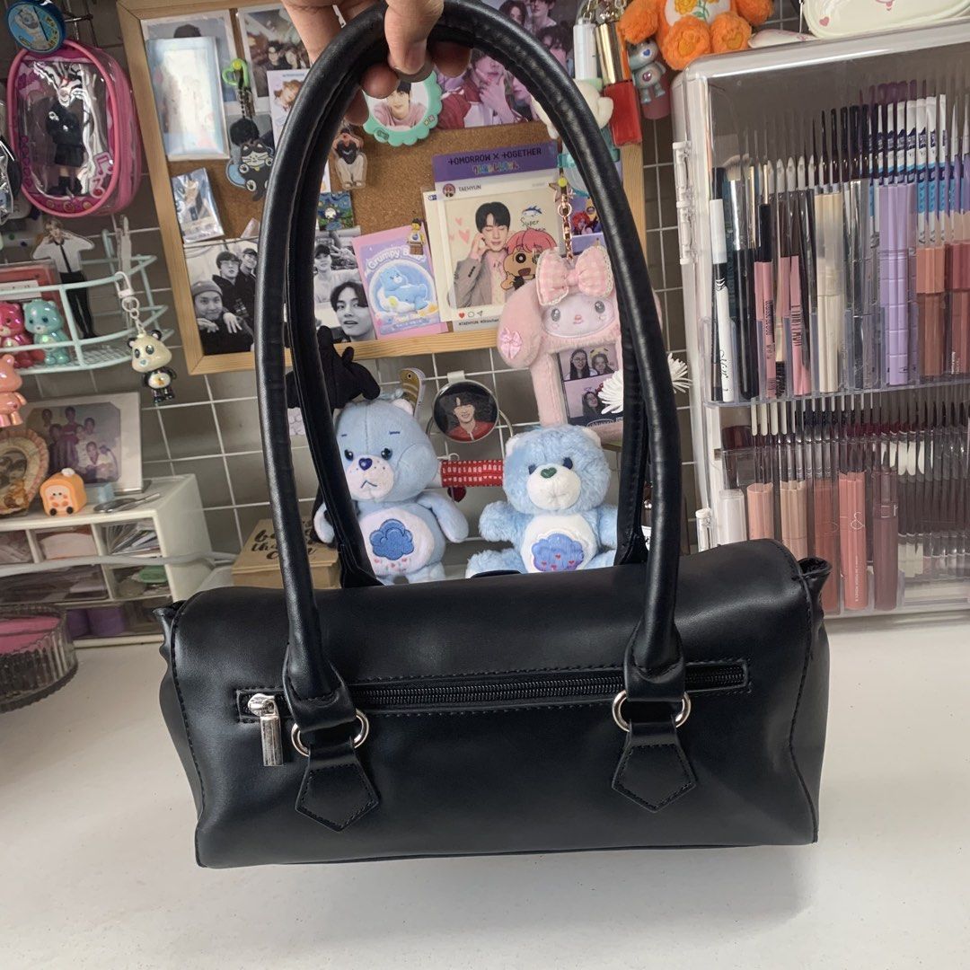 Shoulder Bag (Category: Shoulder Bags) located in Quezon City. Submitted by breadjinniecheeks (Listing ID 1422640957, Image 3). Description: - Black rectangular shoulder bag - Silver clasp closure - Two handles - Back zippered pocket - Spacious interior - Dimensions: 11.5" length, 6" height, 10" handle drop - From Korea - Never used! Stored after buying.