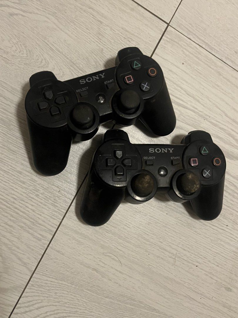 Sony PlayStation 3 Controller (Category: PlayStation) located in Subic. Submitted by walter_wht (Listing ID 1422670285, Image 1). Description: - Two black Sony PlayStation 3 controllers Na pabayaan lang but well working parin wala lang charger to charge it but still working yang dalawa.