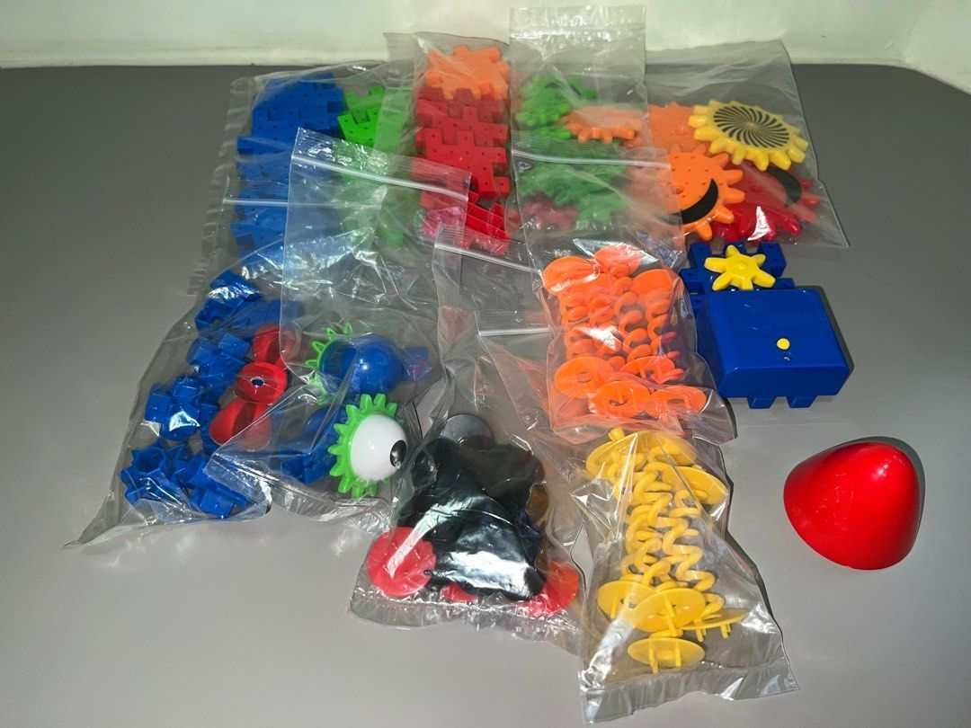 STEM Toy-Bionic Bug （分類：益智學習玩具）位於 Hong Kong。 由 kwongkl 提交（商品編號 1422620549，圖片 3）。簡介： - STEM 學習組裝玩具 - 包含80個零件 - 電池驅動。