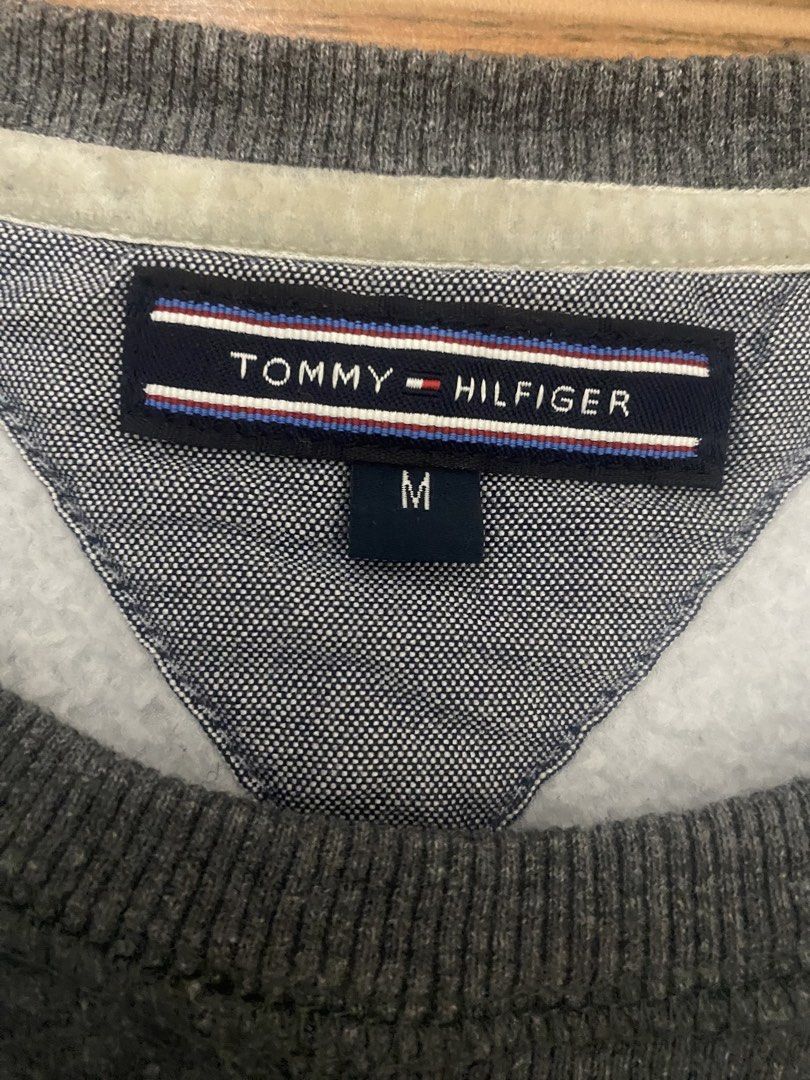 Tommy hilfiger sweater (Category: Hoodies) located in Manila. Submitted by decluttering14 (Listing ID 1422556553, Image 3). Description: Tommy Hilfiger jacket 21x26.