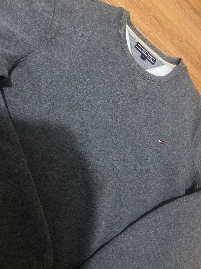 Tommy hilfiger sweater (Category: Hoodies) located in Manila. Submitted by decluttering14 (Listing ID 1422556553, Image 2). Description: Tommy Hilfiger jacket 21x26.