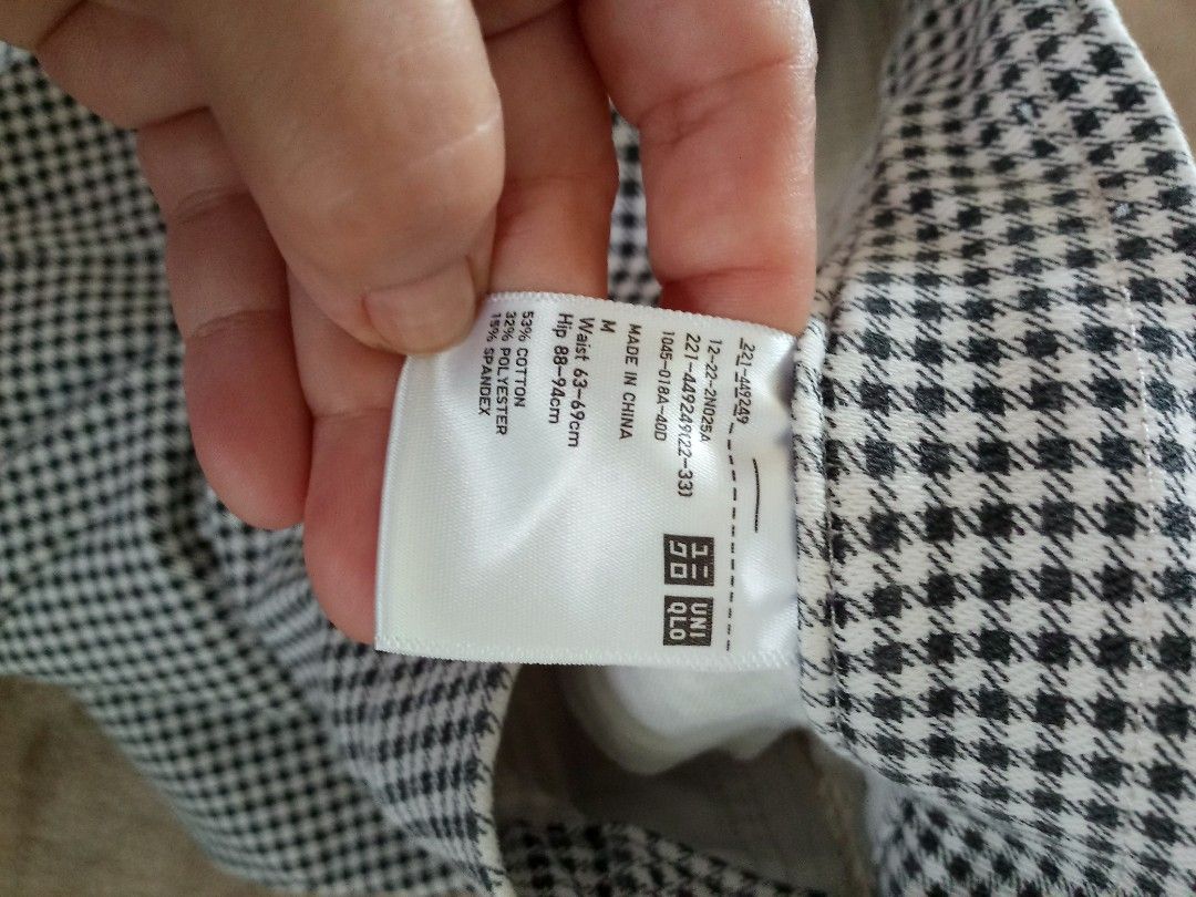 Uniqlo Gingham Check Pants (Category: Other Bottoms) located in Quezon City. Submitted by aplingaling (Listing ID 1422564142, Image 2). Description: - Uniqlo Gingham Check Pants - Size: M - Waist: 63-69cm - Hips: 88-94cm - Pattern: Black and white checkered - Material: 68% Cotton, 32% Polyester - Made in China.