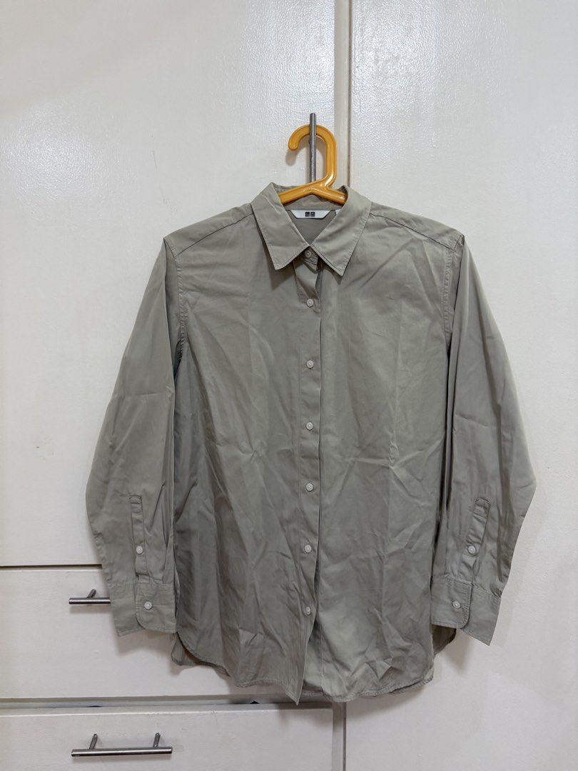 Uniqlo Long Sleeve Shirt (Category: Tshirts & Polo Shirts ) located in Las Pinas. Submitted by kva13 (Listing ID 1422566423, Image 1). Description: - Uniqlo long sleeve shirt - Neutral color - Button-down front - Collared neckline - Long sleeves with buttoned cuffs - Curved hemline - Back yoke with vertical pleat.