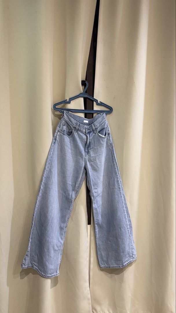 Uniqlo Wide Leg Jeans (Category: Jeans) located in Cebu City. Submitted by cmy___ (Listing ID 1422657298, Image 1). Description: Got these for 1,900 last December, was an impulse purchase!! Please help me get this off my hands 🤣 Says size 24 on the tag but measured it 25 inches yung actual 10/10 condition .