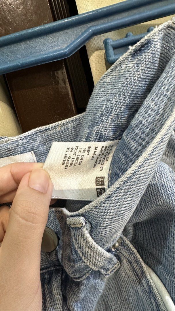 Uniqlo Wide Leg Jeans (Category: Jeans) located in Cebu City. Submitted by cmy___ (Listing ID 1422657298, Image 3). Description: Got these for 1,900 last December, was an impulse purchase!! Please help me get this off my hands 🤣 Says size 24 on the tag but measured it 25 inches yung actual 10/10 condition .