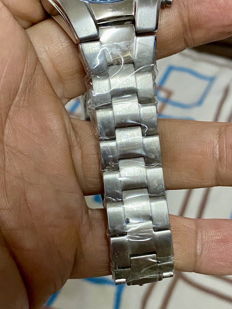 Unisex Seiko Medium Size Chronograph Watch (Category: Men's Watches) located in San Juan City. Submitted by makalumangrelos (Listing ID 1422648211, Image 3). Description: Brand new Unit only Medium size 39mm including crown Unisex All Working 10/10 conditions Watch only.