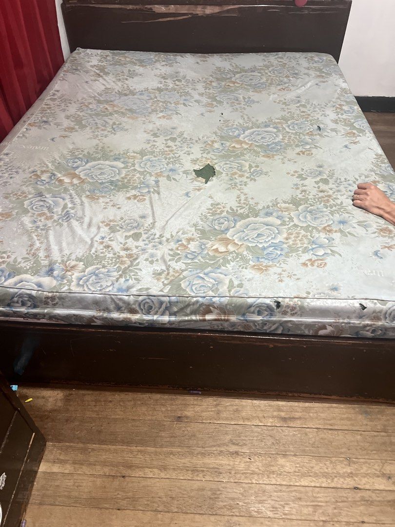 Uratex Queen Foam and Bed frame with 2side tables/drawers (Category: Bed Frames & Mattresses) located in Muntinlupa City. Submitted by rocelleg (Listing ID 1422577313, Image 2). Description: All included/Everything must go For pick up muntinlupa.