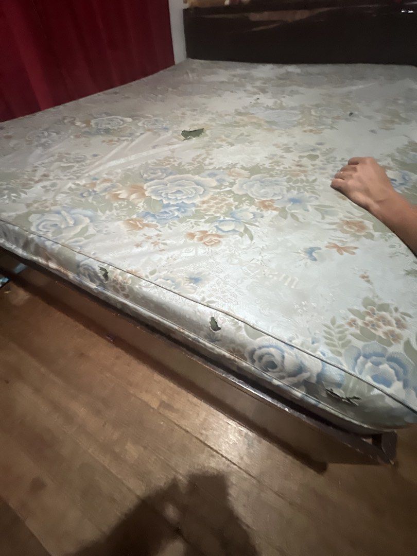 Uratex Queen Foam and Bed frame with 2side tables/drawers (Category: Bed Frames & Mattresses) located in Muntinlupa City. Submitted by rocelleg (Listing ID 1422577313, Image 3). Description: All included/Everything must go For pick up muntinlupa.