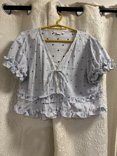 (Category: ) located in . Submitted by eloisyy_declutter (Listing ID 1422573372, Image 1). Description: .