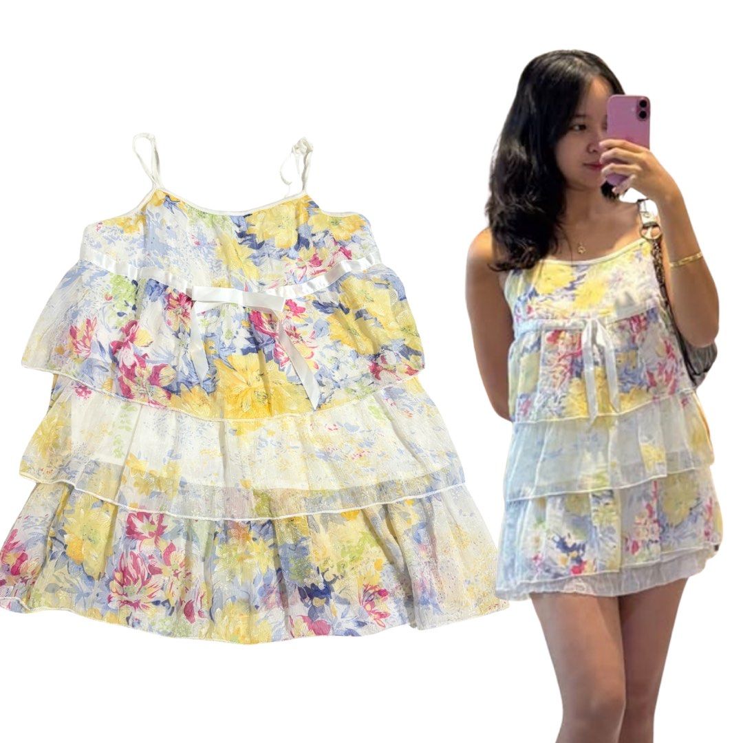 Vintage floral top (Category: Sleeveless) located in Pasay City. Submitted by cloudeclutters (Listing ID 1422692497, Image 1). Description: Super cute and unique!! 🌸 Fits XS-S 🌸 Payment first, No COD 🌸 Payment thru Gcash 🌸 Delivery thru J&T/Lalamove. I'm located at pasay Guaranteed that what you see is what you get.