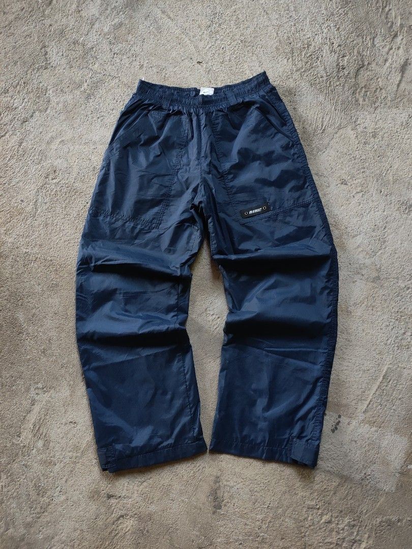 Vintage Nike Navy Blue Track Pants (Category: Joggers) located in Tumauini. Submitted by ken_thrift (Listing ID 1422688169, Image 1). Description: VINTAGE NIKE TRACK PANTS Waistline 27-34 Length 27 issue ❌ Likenew condition Color rate 9.8/10 Price 📥📥.