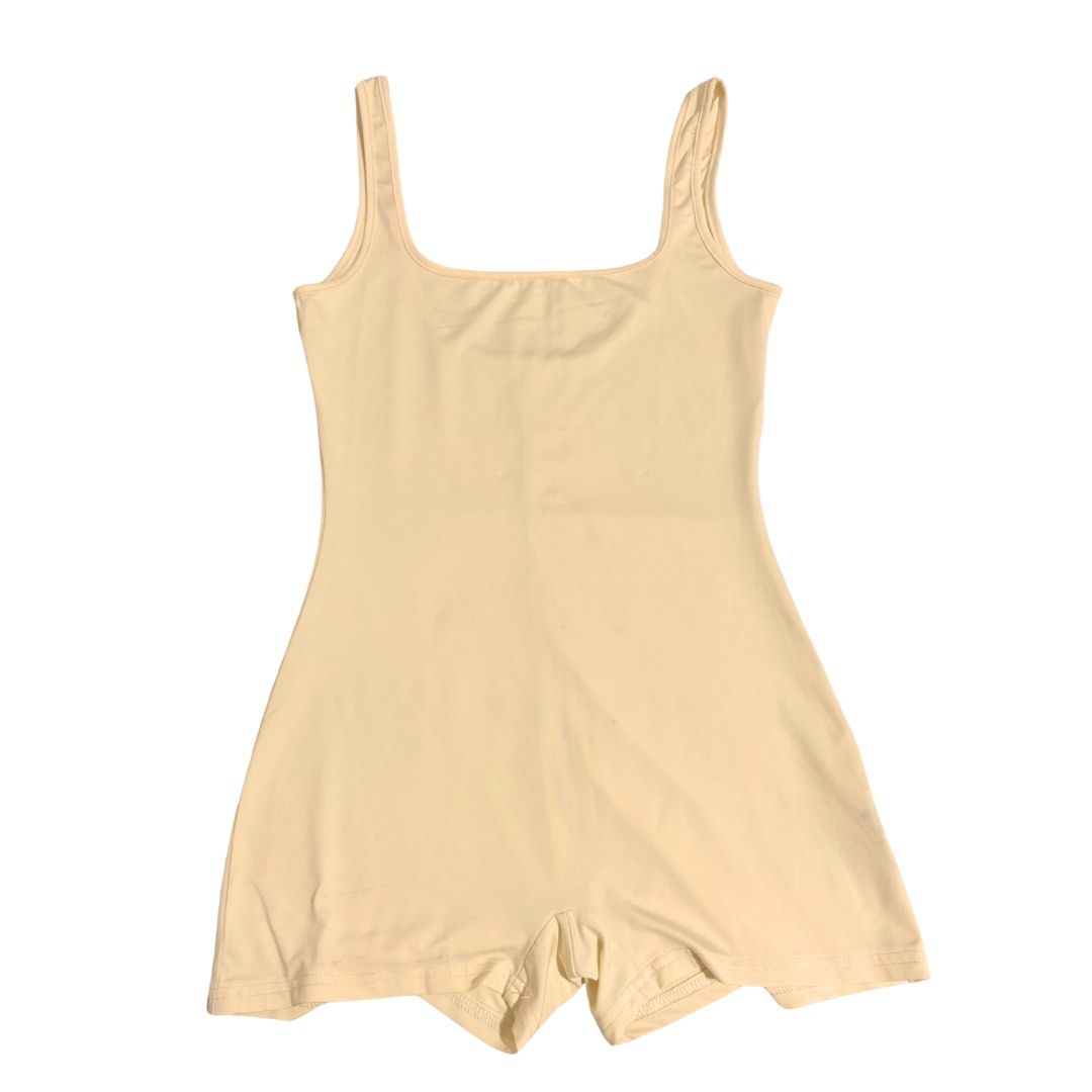 Yellow romper (Category: Rompers) located in Pasay City. Submitted by cloudeclutters (Listing ID 1422590414, Image 1). Description: Please read before you order 🌸 Fits XS-S 🌸 Payment first, No COD 🌸 Payment thru Gcash 🌸 Delivery thru J&T/Lalamove. I'm located at pasay Guaranteed that what you see is what you get.