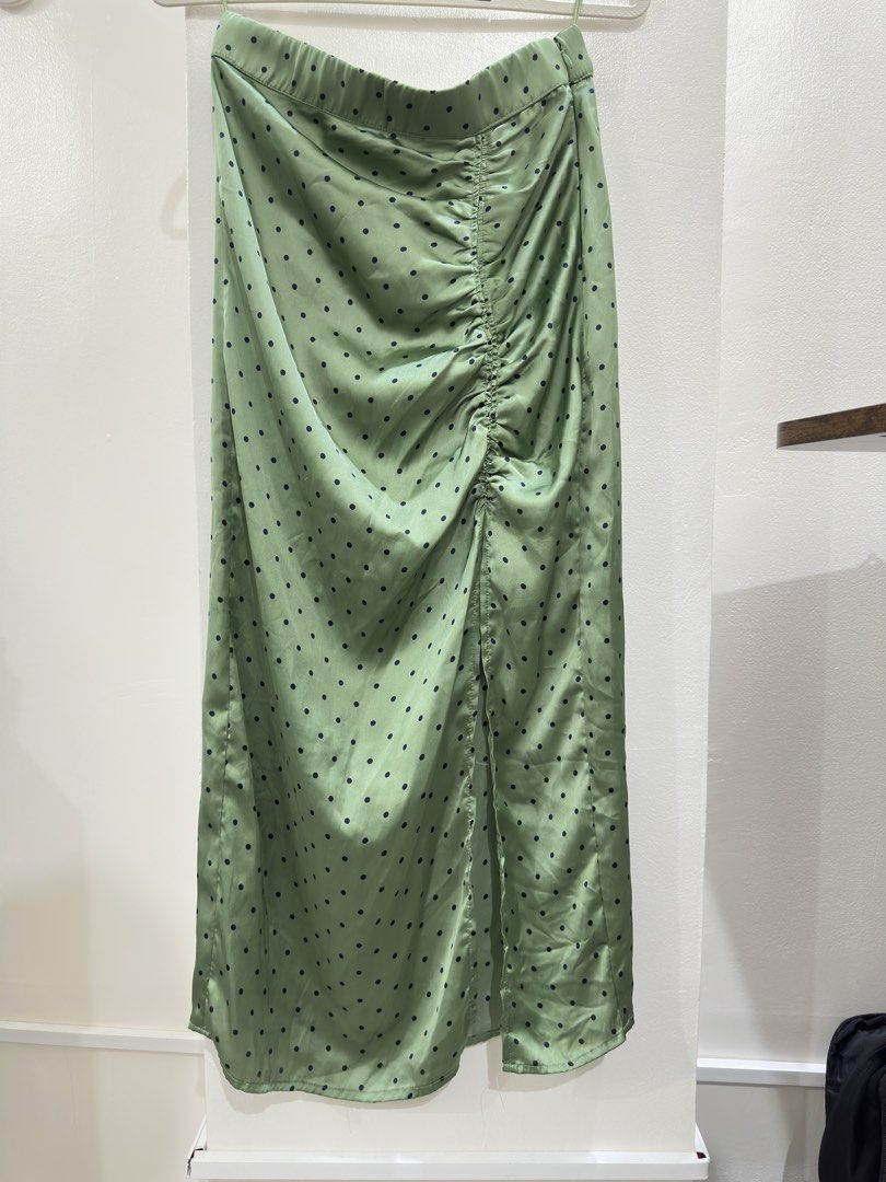 Zara Polka Dot Ruched Midi Skirt (Category: Skirts) located in Manila. Submitted by shopbmb.mnl (Listing ID 1422553834, Image 1). Description: Fits 25-28 Used twice Authentic 💯 RFS: decluttering ❌ when worn ❌ lowballers, joy reservers.