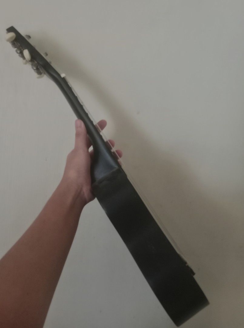 4-String Ukulele Black – Ready to Use (Category: Musical Instruments) located in Bacolod City. Submitted by right_niche (Listing ID 1422782391, Image 2). Description: .